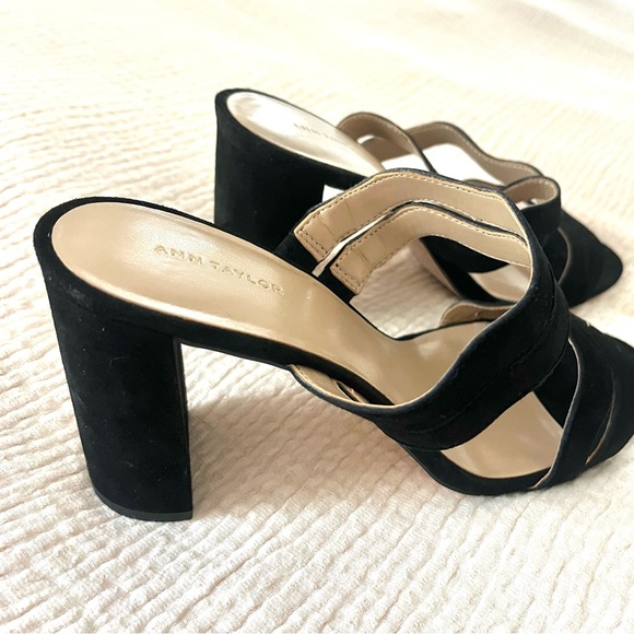 NIB Ann Taylor Tyler Wavy Suede Block Heel Sandals - Picture 6 of 8